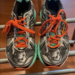 Limited edition NYC Marathon Brooks